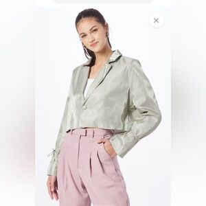 Nasty Gal Women’s Cropped Satin Blazer Size 4